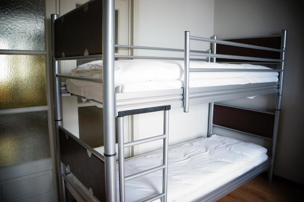 Es Hostel Saint-Gilles Chambre photo