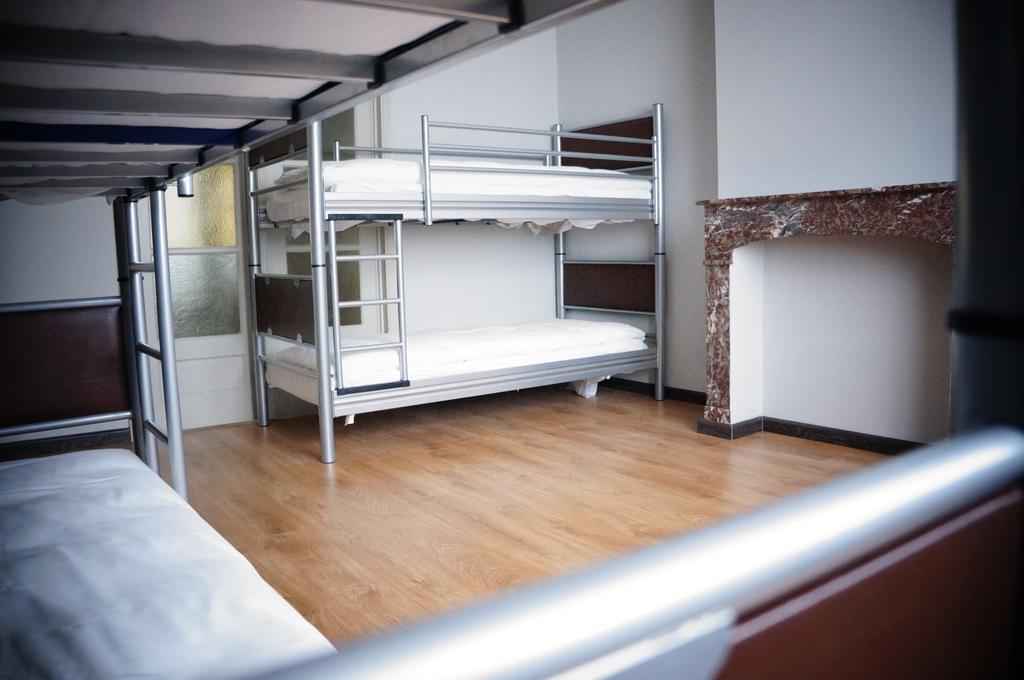 Es Hostel Saint-Gilles Chambre photo