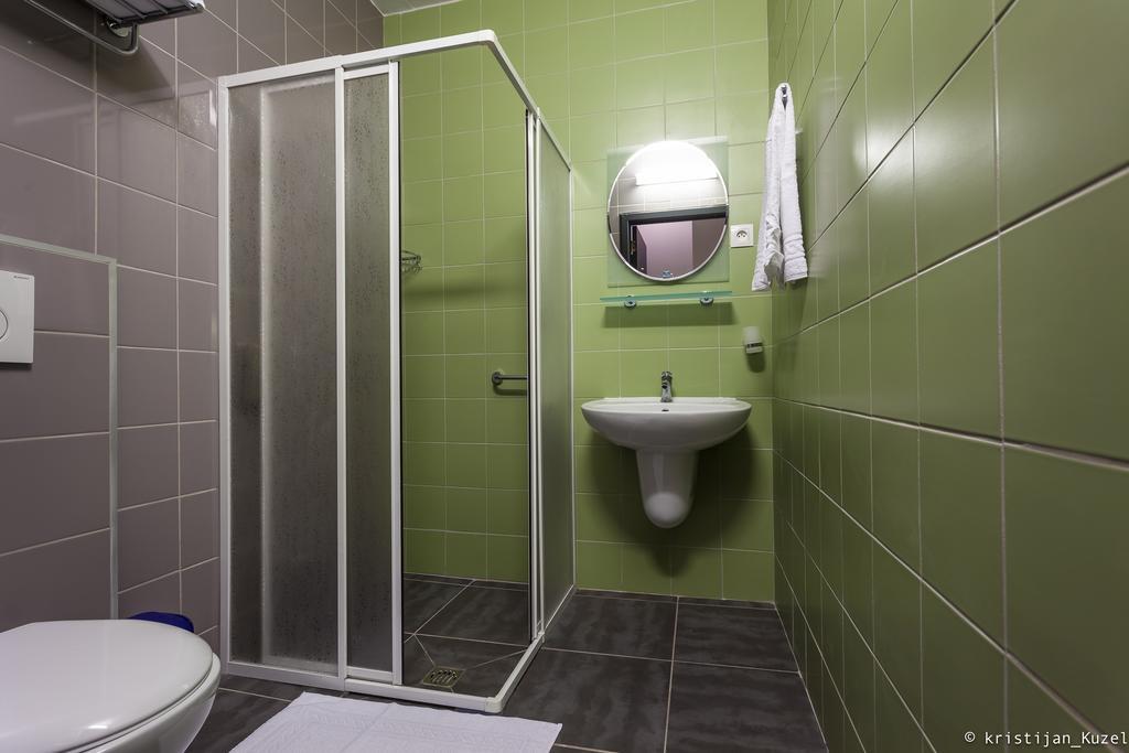 Es Hostel Saint-Gilles Extérieur photo