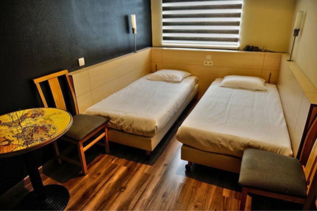 Es Hostel Saint-Gilles Extérieur photo