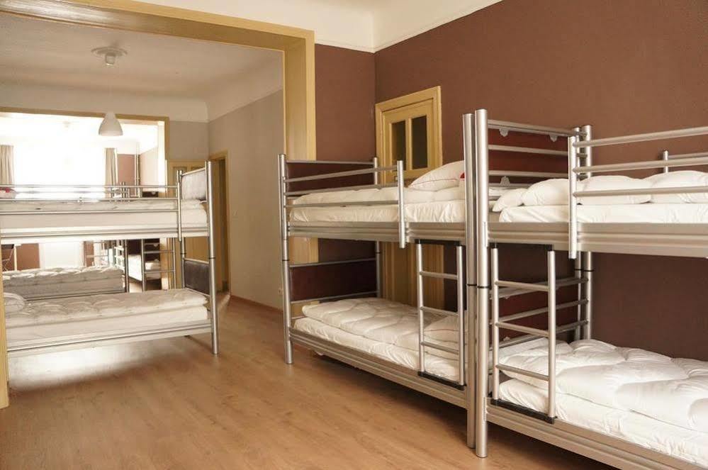 Es Hostel Saint-Gilles Extérieur photo